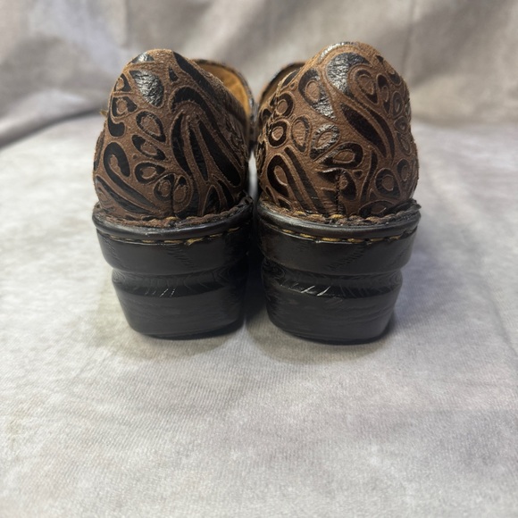 B.O.C. Born Concept Peggy Wedge Clogs in Brown Tooled Leather Size 8 - Picture 2 of 6